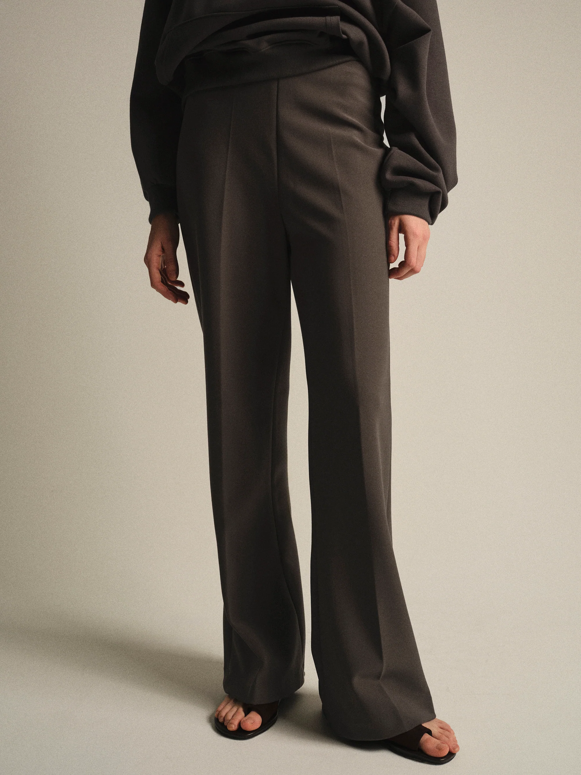 Elastic Waist Creased Trousers, Brown