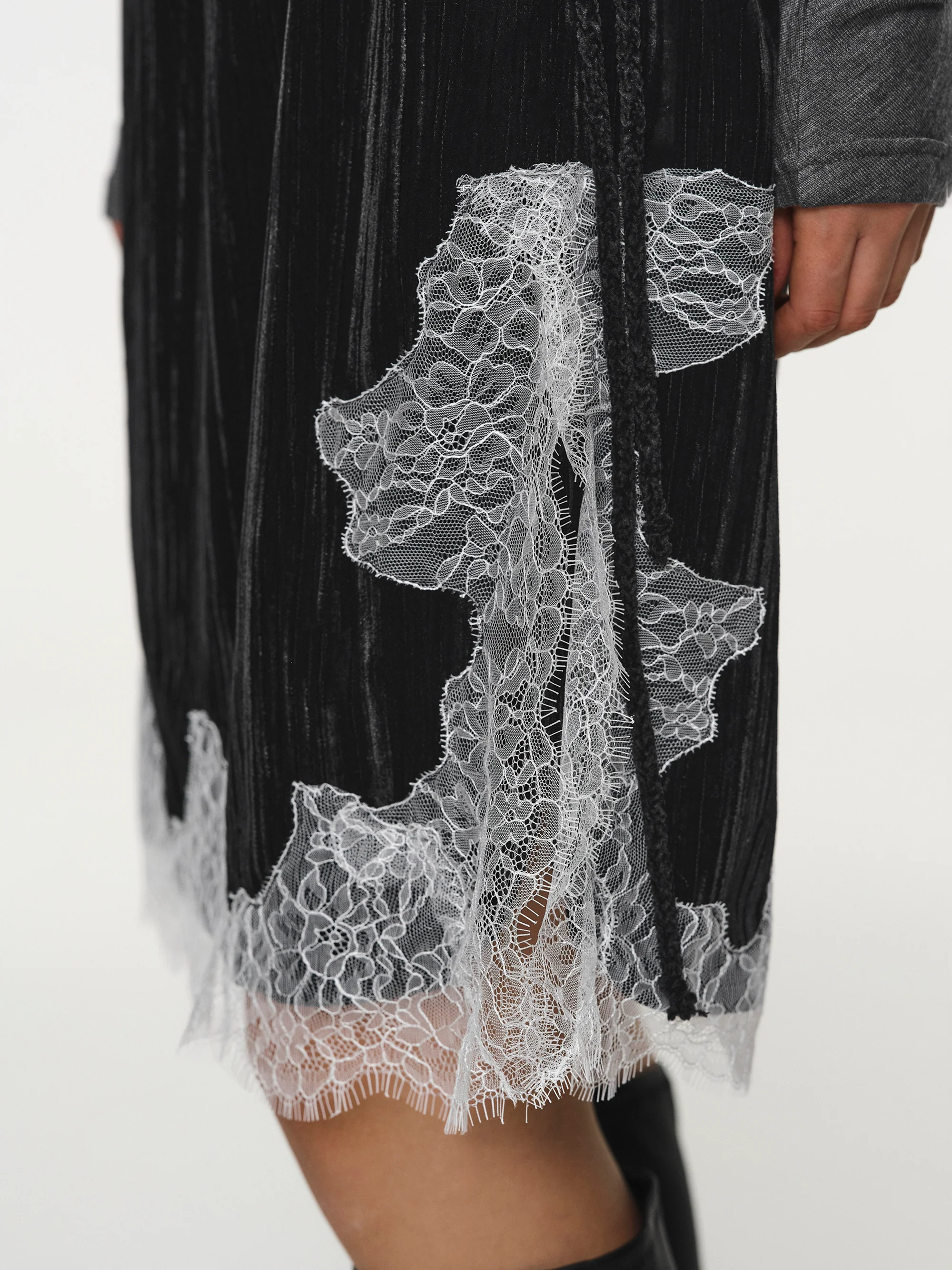 Lace-Trimmed Velvet Skirt, Black