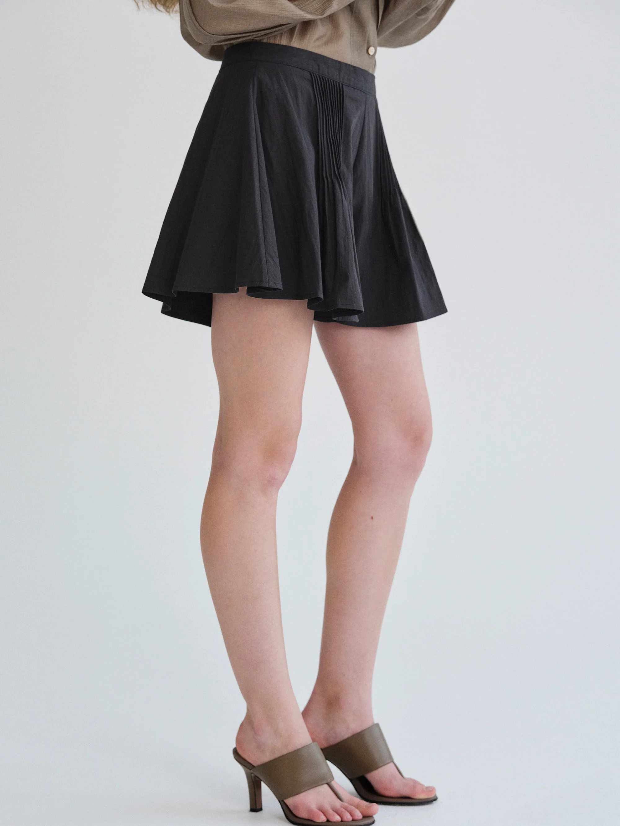 Pleat Balloon Shorts, Black