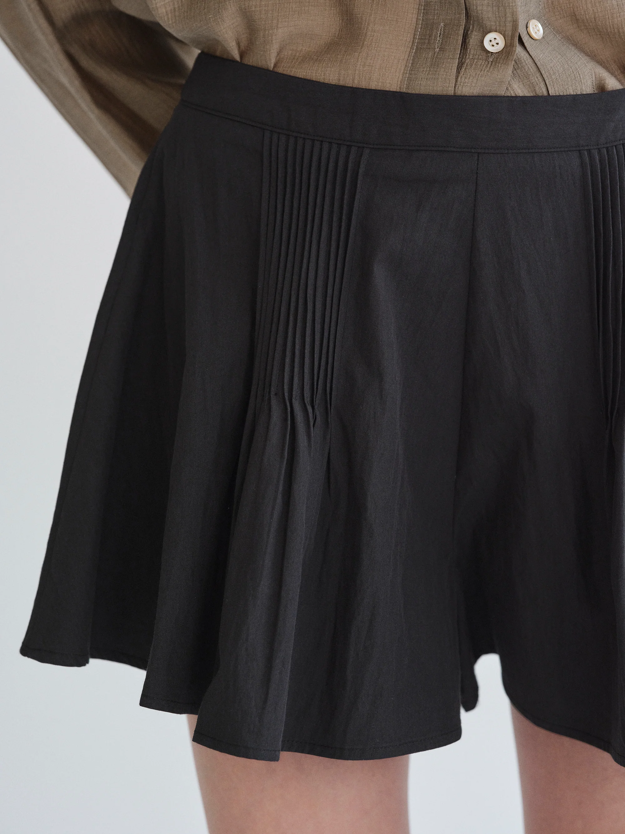 Pleat Balloon Shorts, Black - Image 2