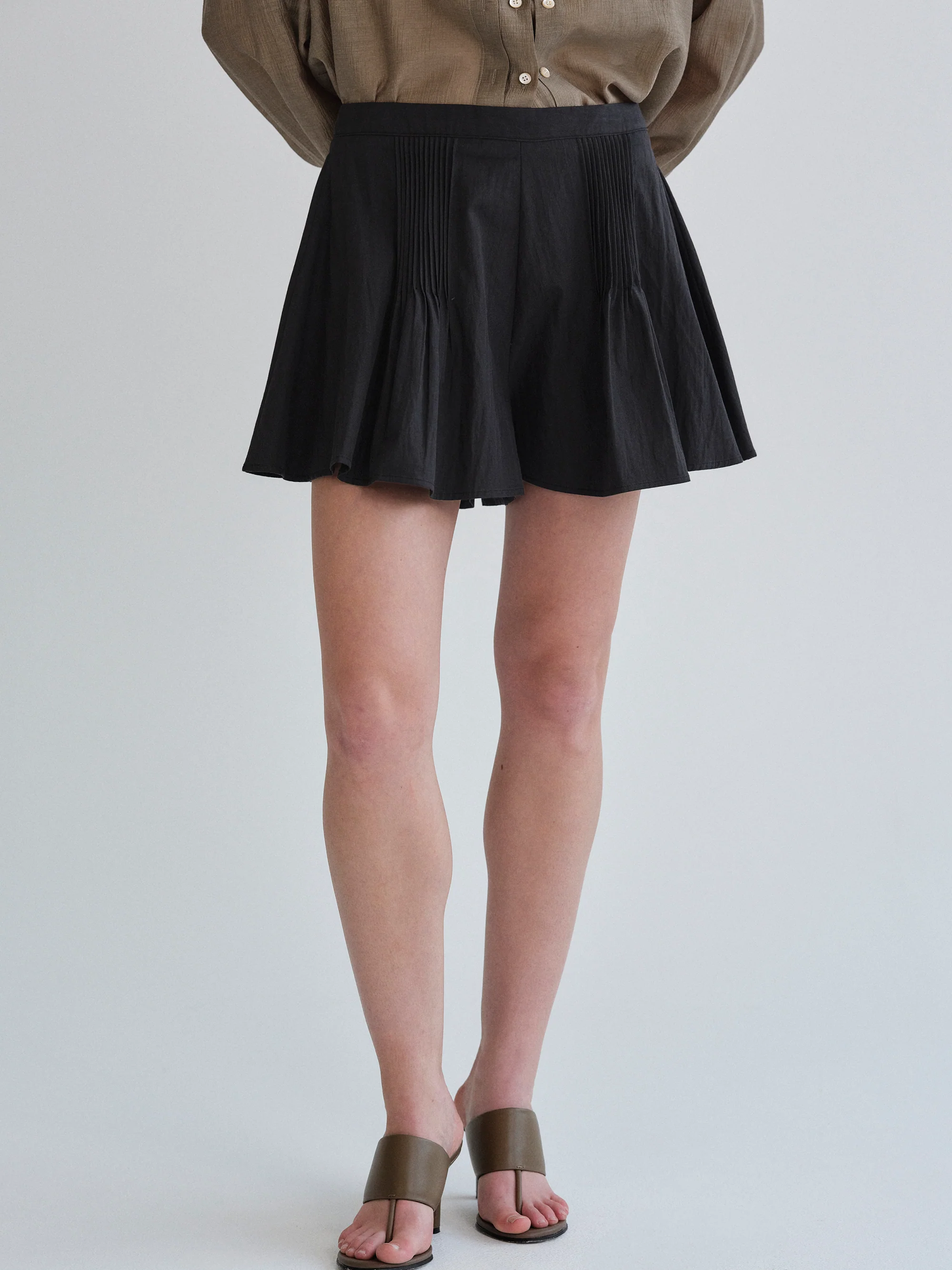 Pleat Balloon Shorts, Black - Image 3