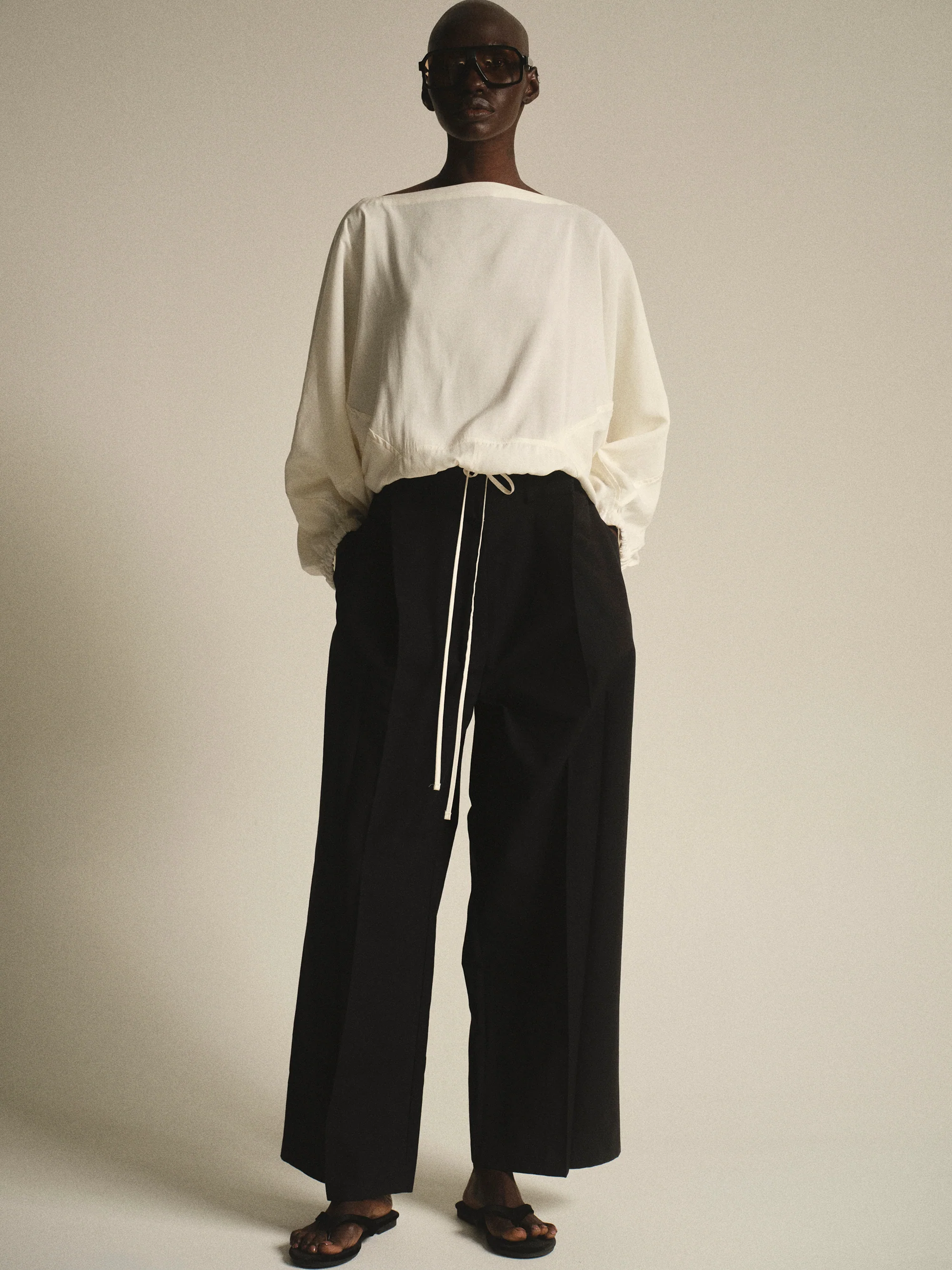 Relaxed Pleated Chinos, Black